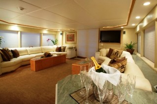 El Jefe Saloon Aft